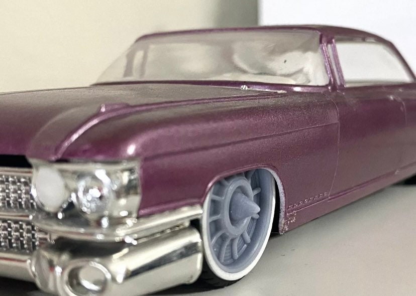 1:24 Scale Cadillac Resto-mod Wheels Resin Model Kit - With Bullet Caps & Whitewall Tires