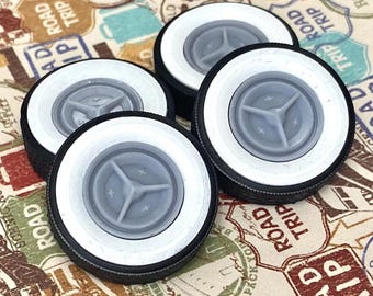 "Resin 15-Zoll ""Oldsmobile Fiesta"" -Räder mit breiten Weißwandreifen im Maßstab 1: 24 1: 25."