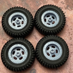 1/24 Scale: 18-nch Fuel Ntro Wheels W/ Mud Tres; Jeep, Resn 1/25