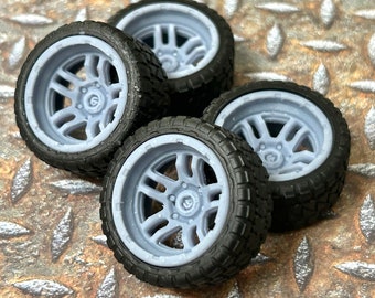 3D gedrucktes Resin 24-in. “Fuel Ammo” LKW mit 32 Zoll Geländereifen im Maßstab 1:24 und 1:25