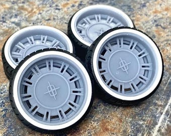 Jantes Restomod « Lincoln 2 » « Lincoln 2 » imprimées en 3D et pneus à flanc blanc pour modèle réduit de voiture au 1/24 1/25.