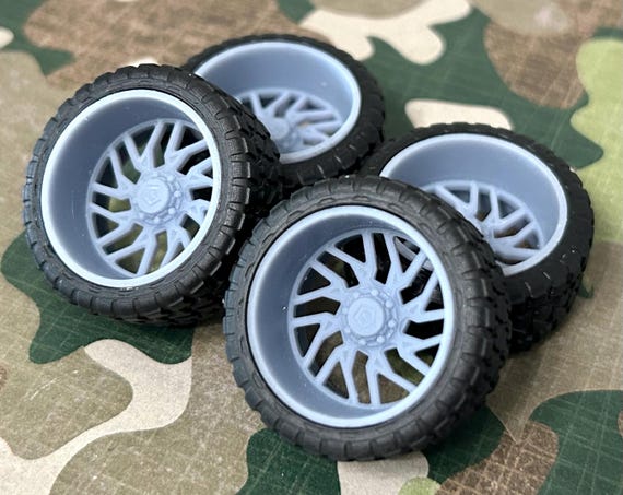 1/24 Scale: 18-Inch Fuel Tech Wheels W/ Mud Tires; Jeep, Resin 1/25