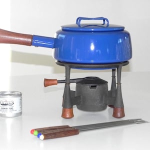 Juego de fondue DANSK 8 p. Kobenstyle Pot Pan Royal Blue con soporte de hierro fundido calentador Quistgaard JHQ IHQ Francia Dinamarca Japón Raro