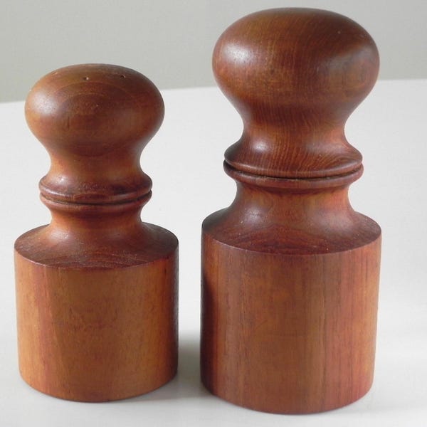 Vintage Dansk Teak Pepper Mill & Salt Shaker Set: Quistgaard Diseño Danés