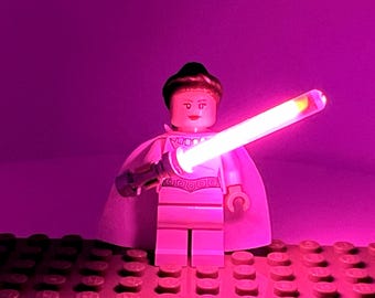LEGO® Ultrasaber QuicKit rosa iluminado con batería
