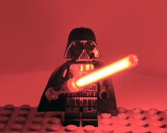 Czerwony podświetlany LEGO® Ultrasaber QuicKit z baterią