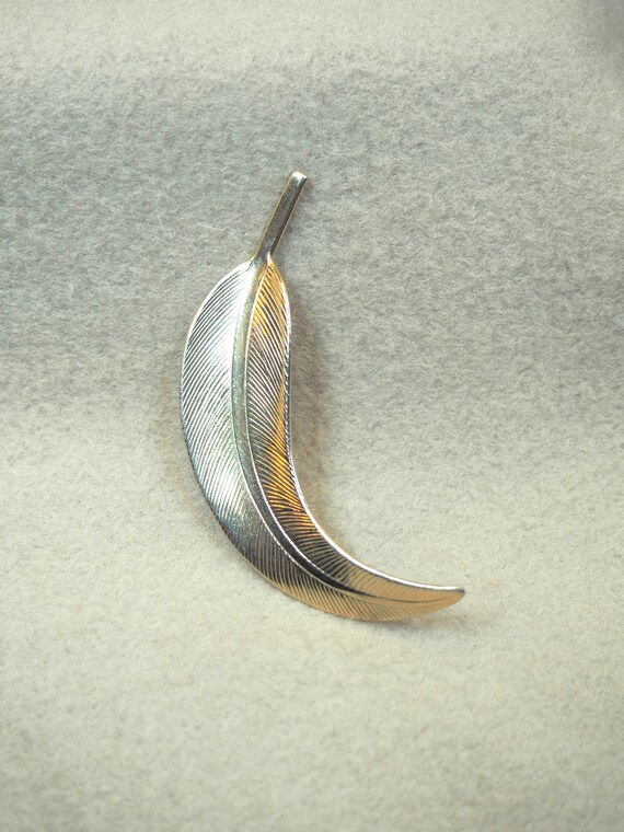 Curved Leaf, Gold Tone Leaf Pin, Vintage 1960s - image 1