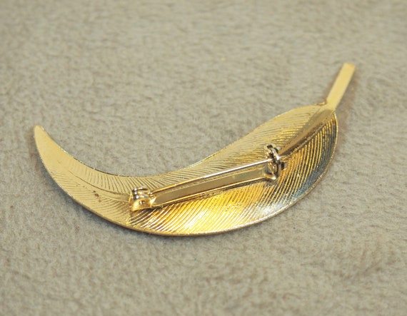 Curved Leaf, Gold Tone Leaf Pin, Vintage 1960s - image 3