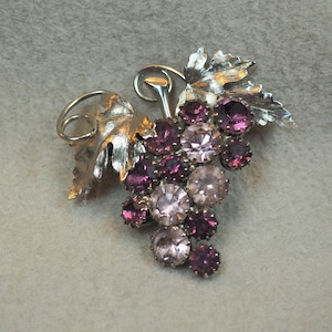 Grape Cluster Pin / Brooch, Vintage 1950s, Purple Rhinestones
