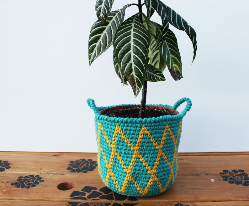 Criss Cross Crochet Basket Pattern image 3