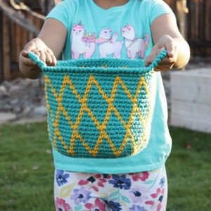 Criss Cross Crochet Basket Pattern image 4