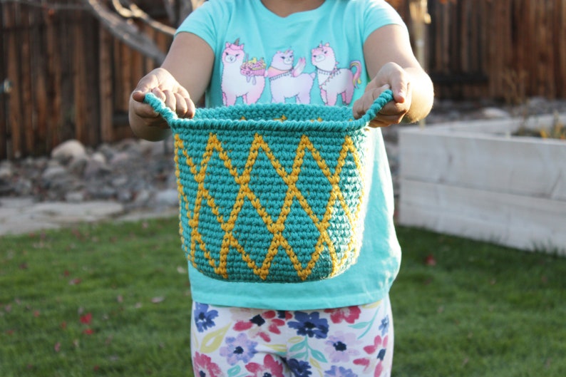 Criss Cross Crochet Basket Pattern image 4