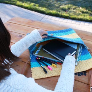 Messenger Crochet Bag Pattern, crochet purse, suzette stitch pattern, pdf instant download, diy bag, stripes bag, color block bag image 2