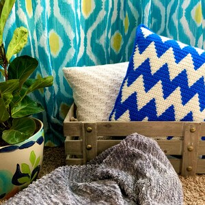 Zig Zag Crochet Pillow Pattern, Chevron Pattern image 2