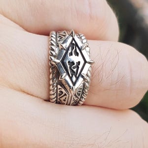 Oblivion signet ring, Emperors signet, Skyrim silver ring, Oblivion remaster signet, Dragonborn ring, Gift signet ring, oblivion lore gift.