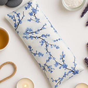 Pretty heat pad and cold pack makes a great gift. Handmade in a soft cotton in a blue willow pattern.