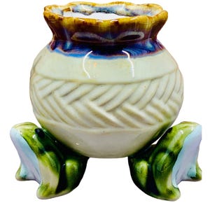 Cottage Core Planter with Three Frog Feet Pot – Cute Planter