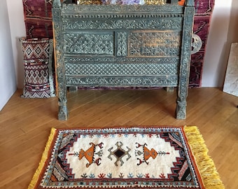 Vintage Moroccan Berber Prayer Rug, Small Tribal Throw, High Atlas, Taznakht, Ait Ouarzazate