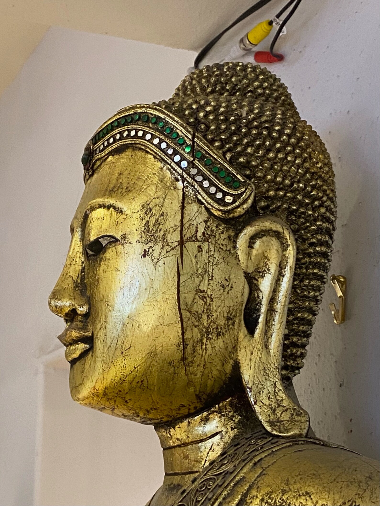 Buddha Statue Large Sculpture Gold Leaf Wood Wooden Golden Gilt Inlay Glass Sparkles Sparkly