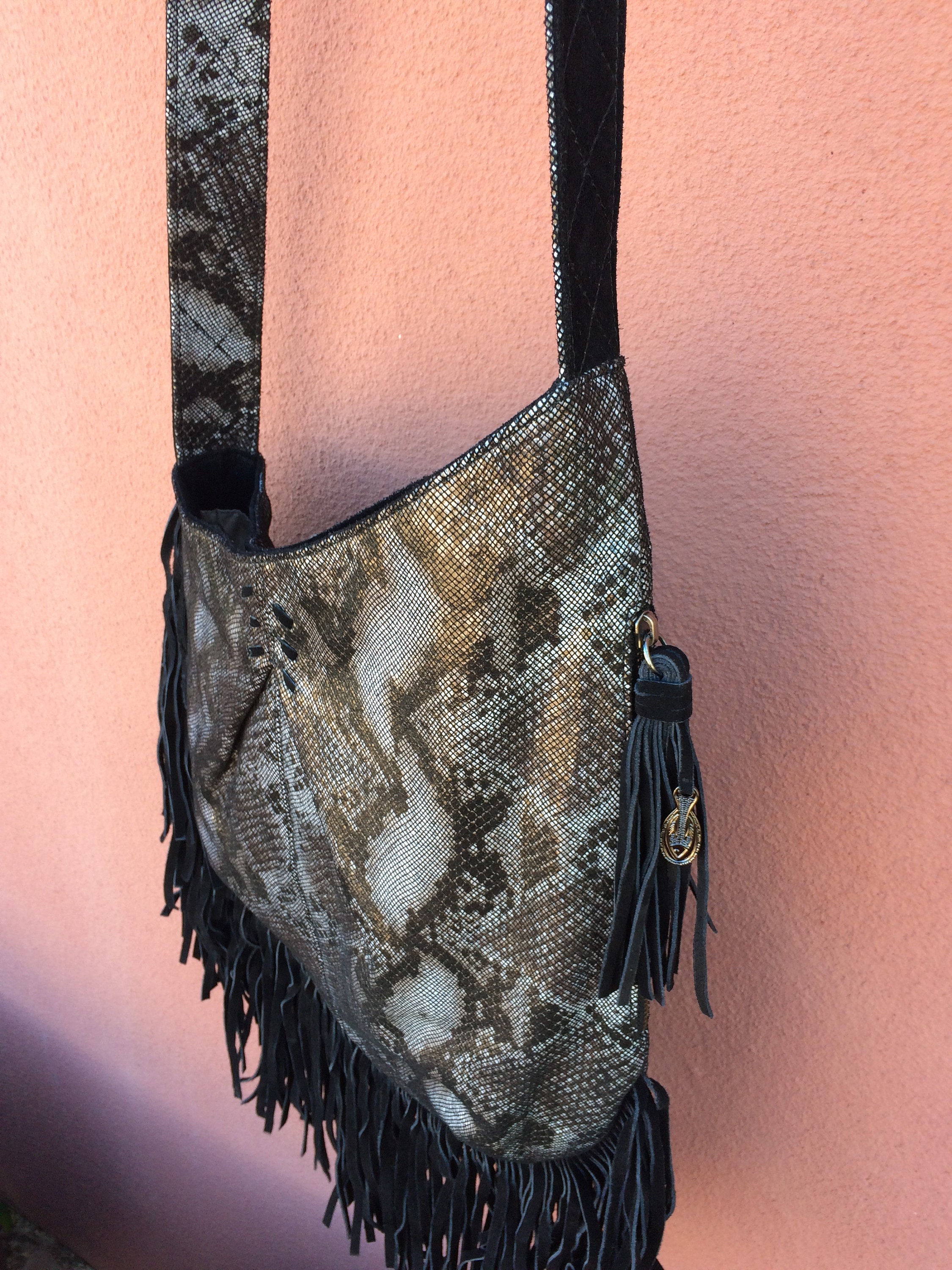 MUXO designer handbag Camila Alves bag shoulder tote boho hobo sexy chic  purse large assymetrical leather suede fringe snap closure pockets - Etsy  Schweiz, image size:2250x3000
