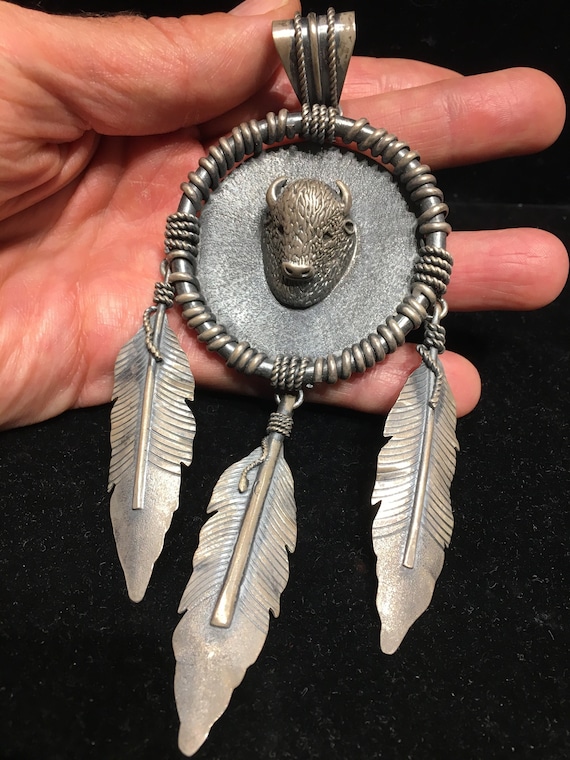 Dazzling Vintage Native American Zuni Textured Turquoise Coral Feathers Sterling Silver Ring Dazzling Vintage Native American Zuni Textured Turquoise Coral Feathers Sterling Silver Ring