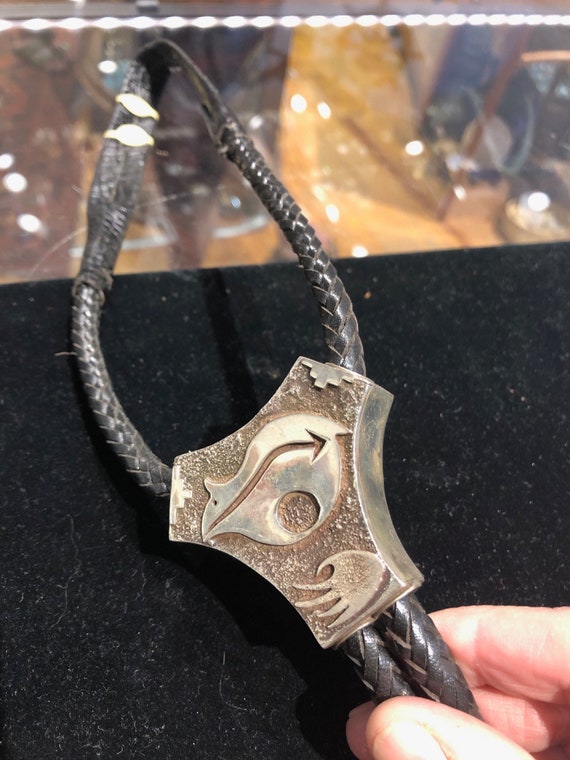 Extremely Intricate Native American Navajo Hand Carved Sterling Silver Geomtric Bolo Tie Extremely Intricate Native American Navajo Hand Carved Sterling Silver Geomtric Bolo Tie