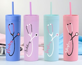 Regalo personalizado para enfermera: vaso acrílico personalizado con estetoscopio y nombre.