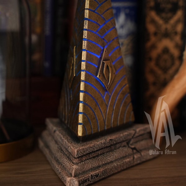 Santuario de los Dioses del Tribunal esculpido a mano