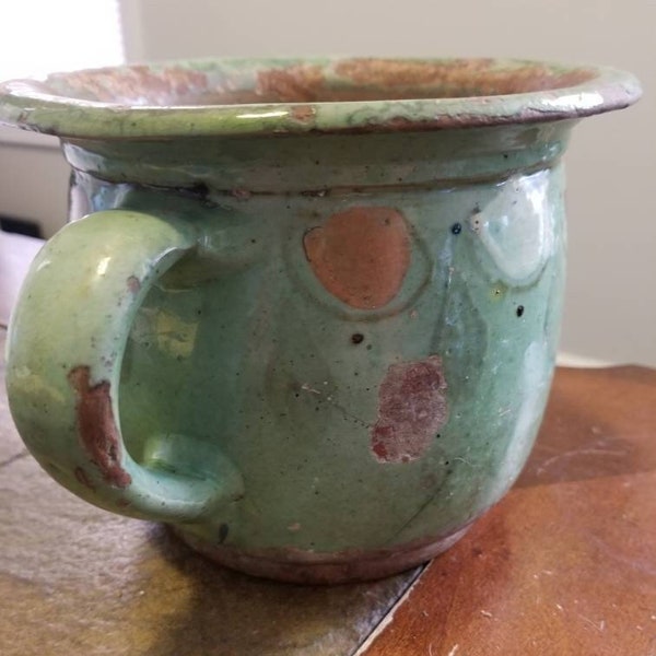 1890-1910  Horezu pottery, Chamber pot with slipware decoration