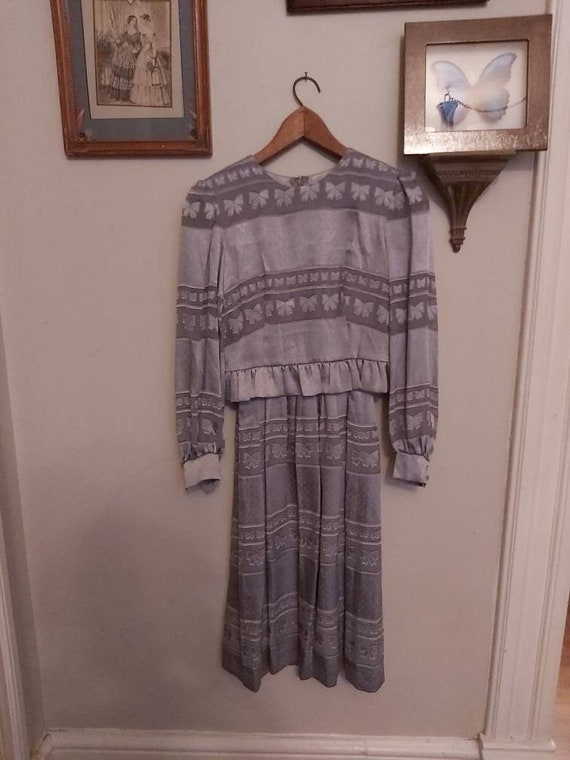 1980s metallic silver bow patterned peplum day dre