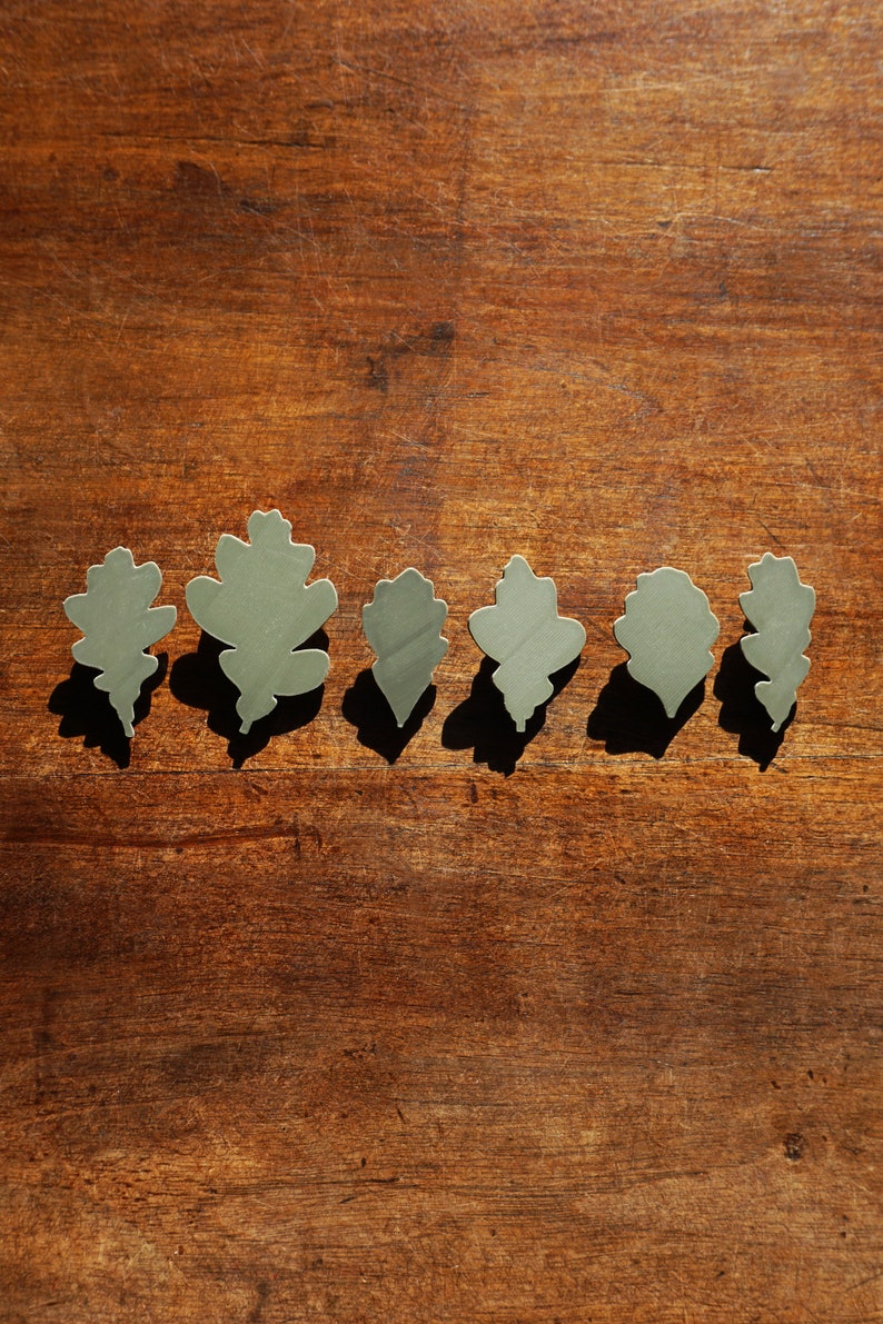 3D print brooch Oak leaf 3 olive green image 2