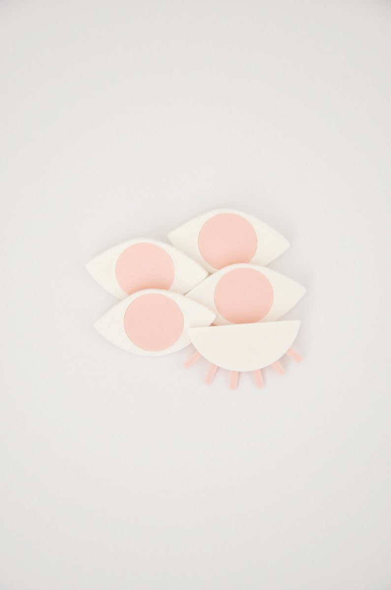 3D print brooch Pink petal wink image 1