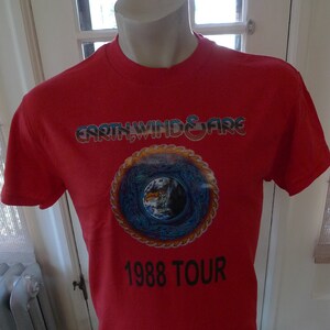 Size M (42) ** 1988 Earth, Wind & Fire Shirt (Single Sided) (Single Stitched) (C) Licensed by Roach 1986