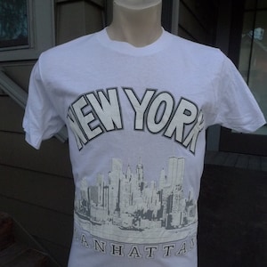 Size S (37) **  1980s True Vintage Twin Towers New York City Skyline Textured Shirt (Single Stitch) (Unworn) (Screen Stars)