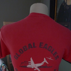 1990s Global Eagles 15th Airlift Squadron Shirt * Mens Medium (40)