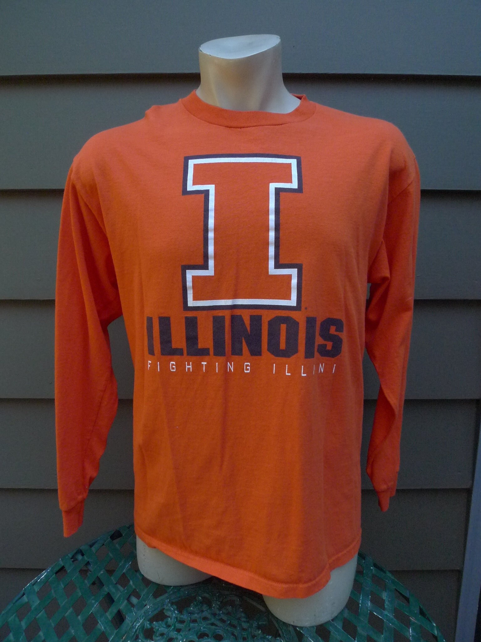 Illinois Fighting Illini Chief Illiniwek Vintage Distressed Off-White Logo  T-Shirt – Gameday Spirit Fanstore