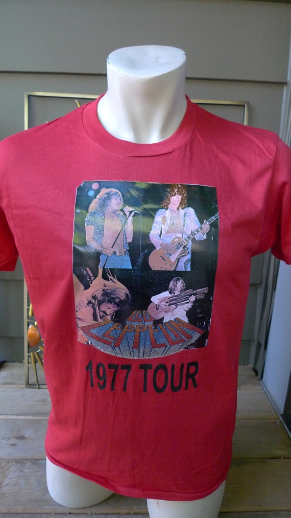 Size M (44) ** Dated 1977 Led Zeppelin Shirt (Sing