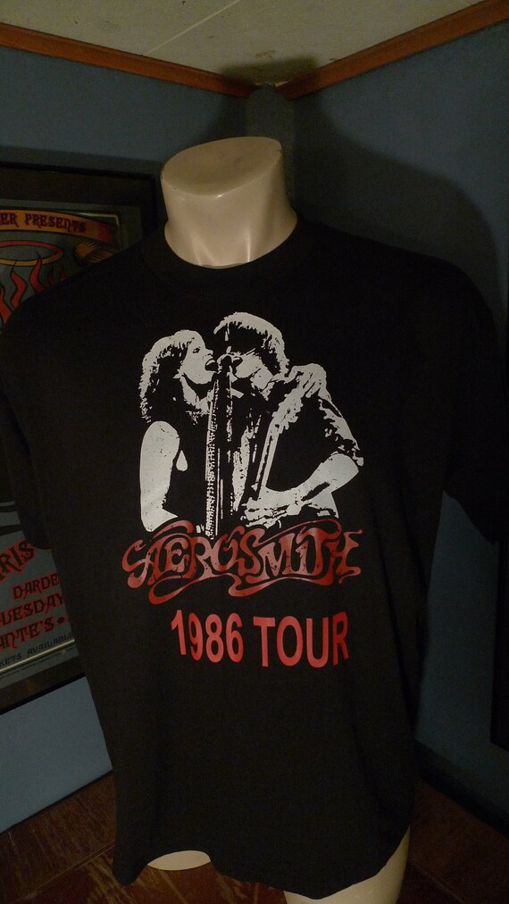 Size XL (46) ** Dated 1984 Areosmith Shirt (Single