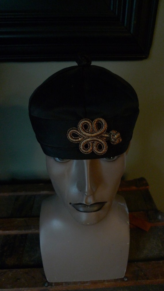 Size 7 1/8 ** Awesome 1930s-40s Satin Rayon Hat - image 1