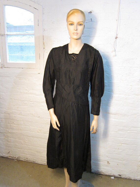 Bust: up to 42" ** Victorian - Edwardian Black Sil