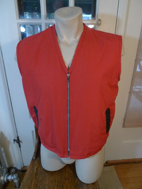 Size M (40R) ** Killer 1950s Red / Black Vest wit… - image 1