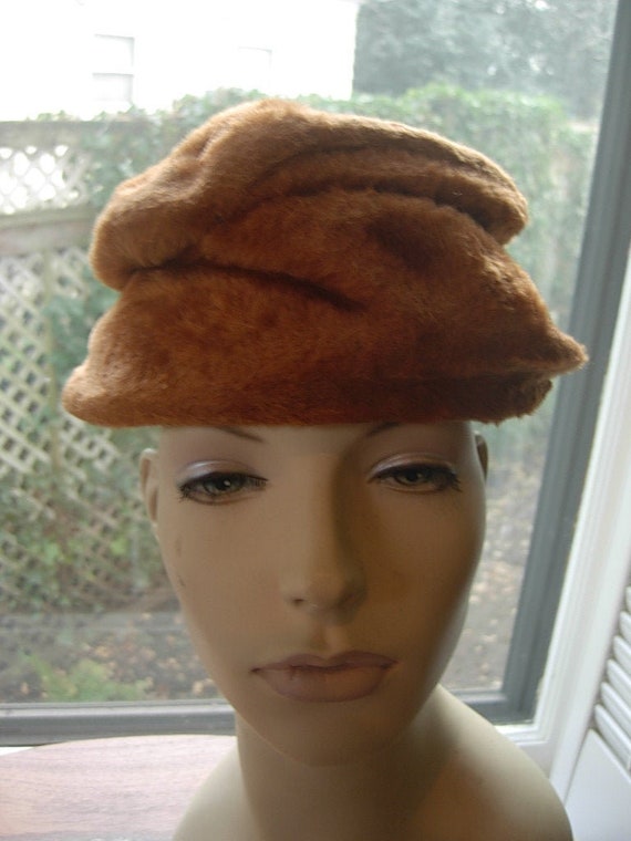 1930s-40s Furry Luxurious Velour Hat - image 1