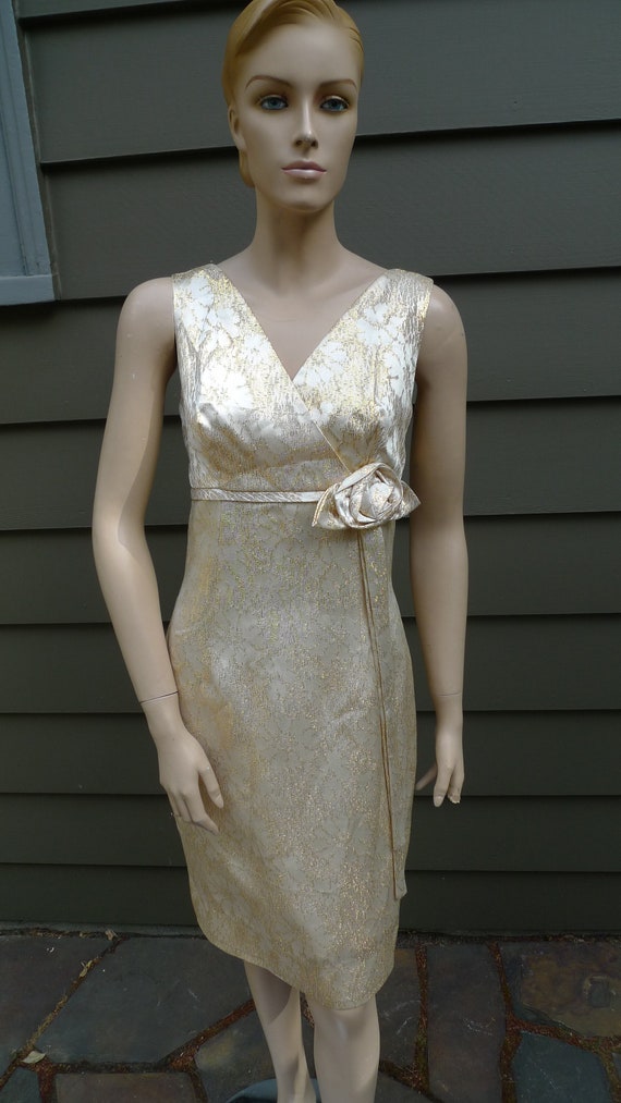 Bust: up to 35 - 36"  ** Gorgeous 1960s Satin Acet