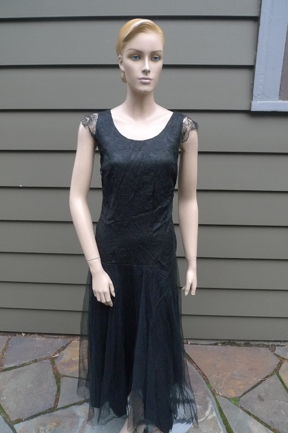 Bust: up to 34" ** Wonderful 1910s Button Black Dr