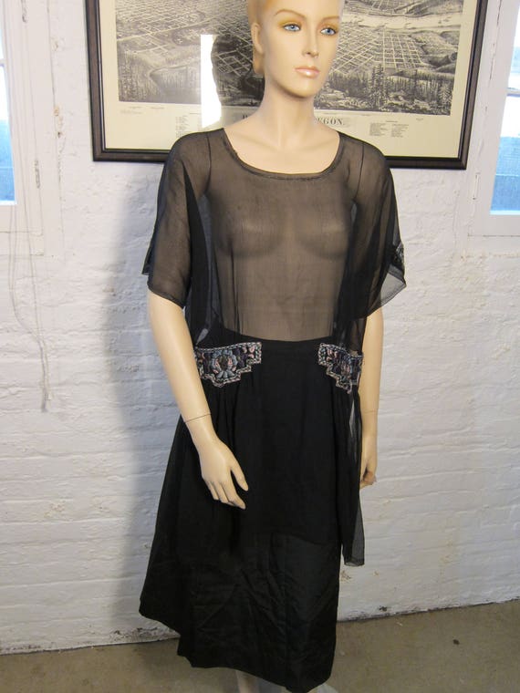 Waist: up to 34" ** Incredible 1920s Drop Waist V