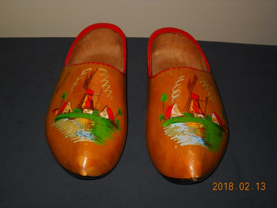 Vintage Dutch Holland Hand Carved & Painted Wooden Shoes Vintage Dutch Holland Hand Carved & Painted Wooden Shoes