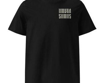 Camiseta unisex de algodón orgánico con la carta del Tarot de la Bruja Retro: Umbra Sumus (negra)