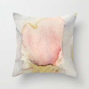 Fodera per cuscino con stampa fine art. Rosa pastello, blu e giallo. Copri cuscino in delicati colori pastello.