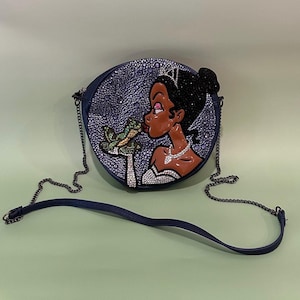 Bolso bandolera Tiana de la princesa y el sapo con brillantes diamantes de imitación de Danielle Nicole / Bolso bandolera con brillantes de Disney / Bolso bandolera con detalles de diamantes de imitación