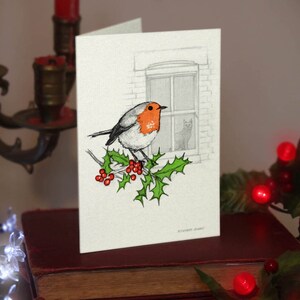 Robin - Grande carte de Noel (A6) Impression magnifiquement dessinée sur le stock de carte de qualité blanc cassé. GRATUIT pour les commandes de cartes au Royaume-Uni.